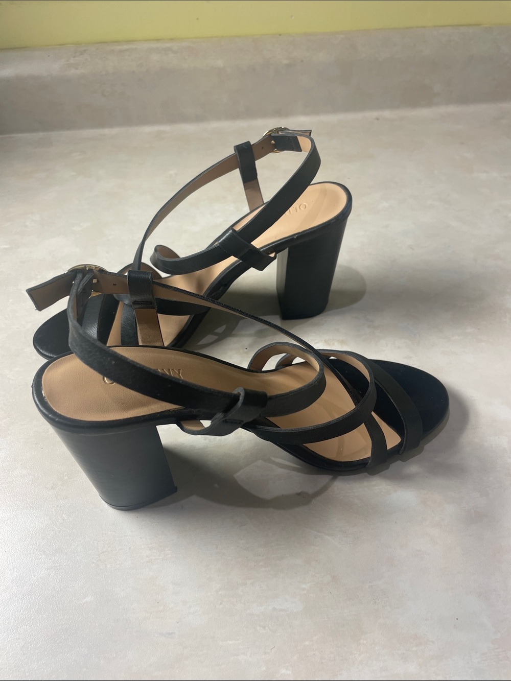Old Navy Black Strappy Ankle Buckle Sandals Women’s Size 6 - Picture 2 of 13